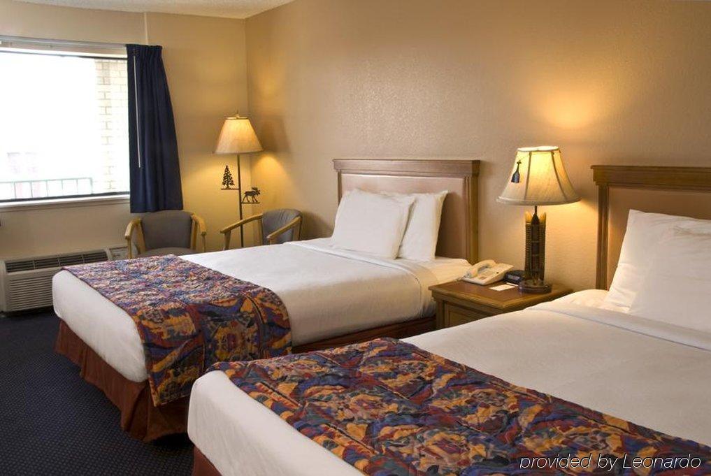 American Eagle Inn & Suites Бренсън Стая снимка
