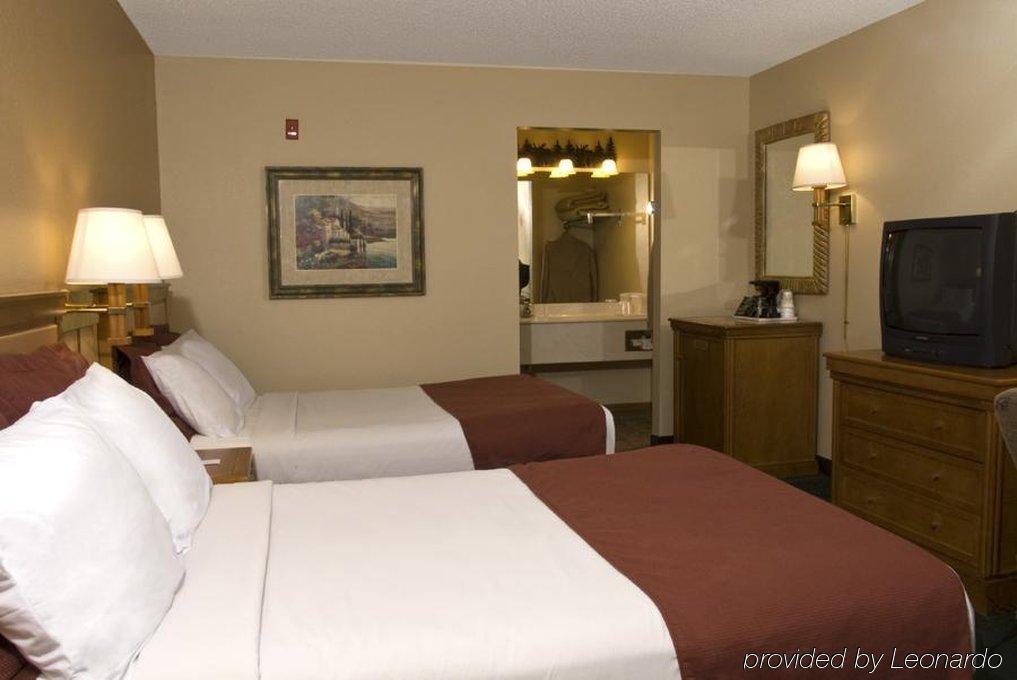 American Eagle Inn & Suites Бренсън Стая снимка