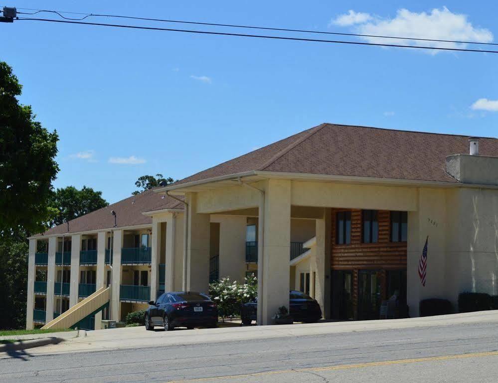 American Eagle Inn & Suites Бренсън Екстериор снимка